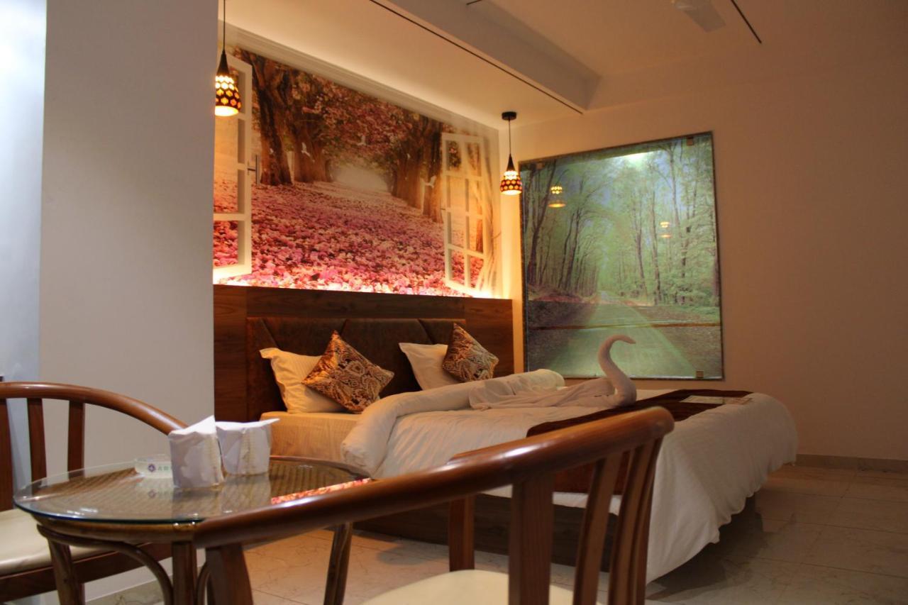 Hotel The Grand Piano - Best Business Hotel In Patan Exterior foto